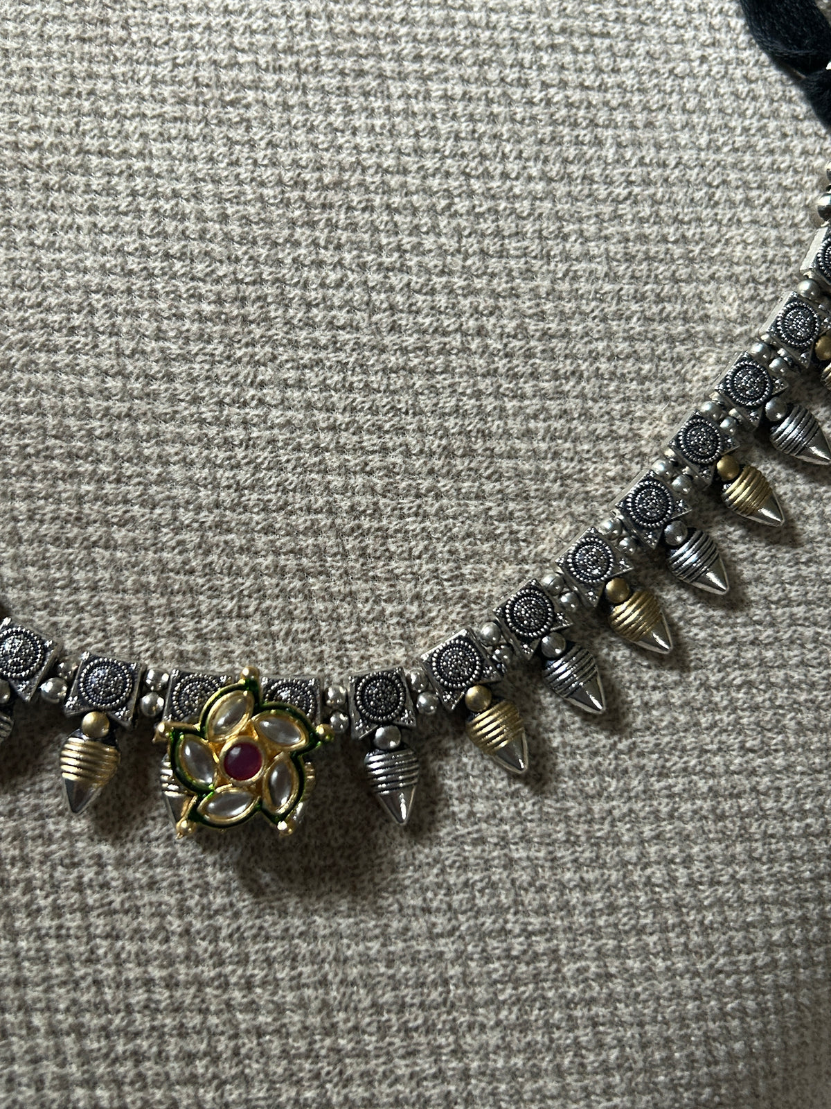 Kaali Dori Haar