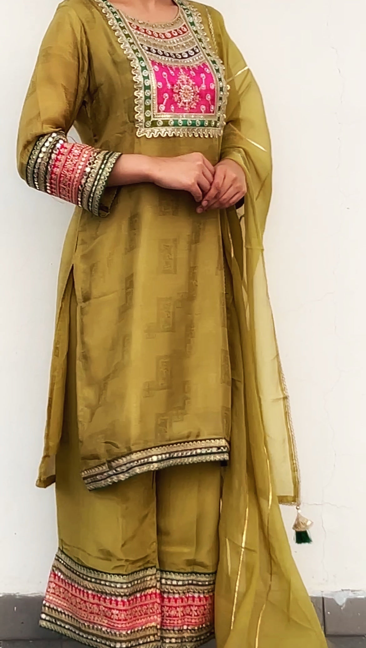 Sunehri Set