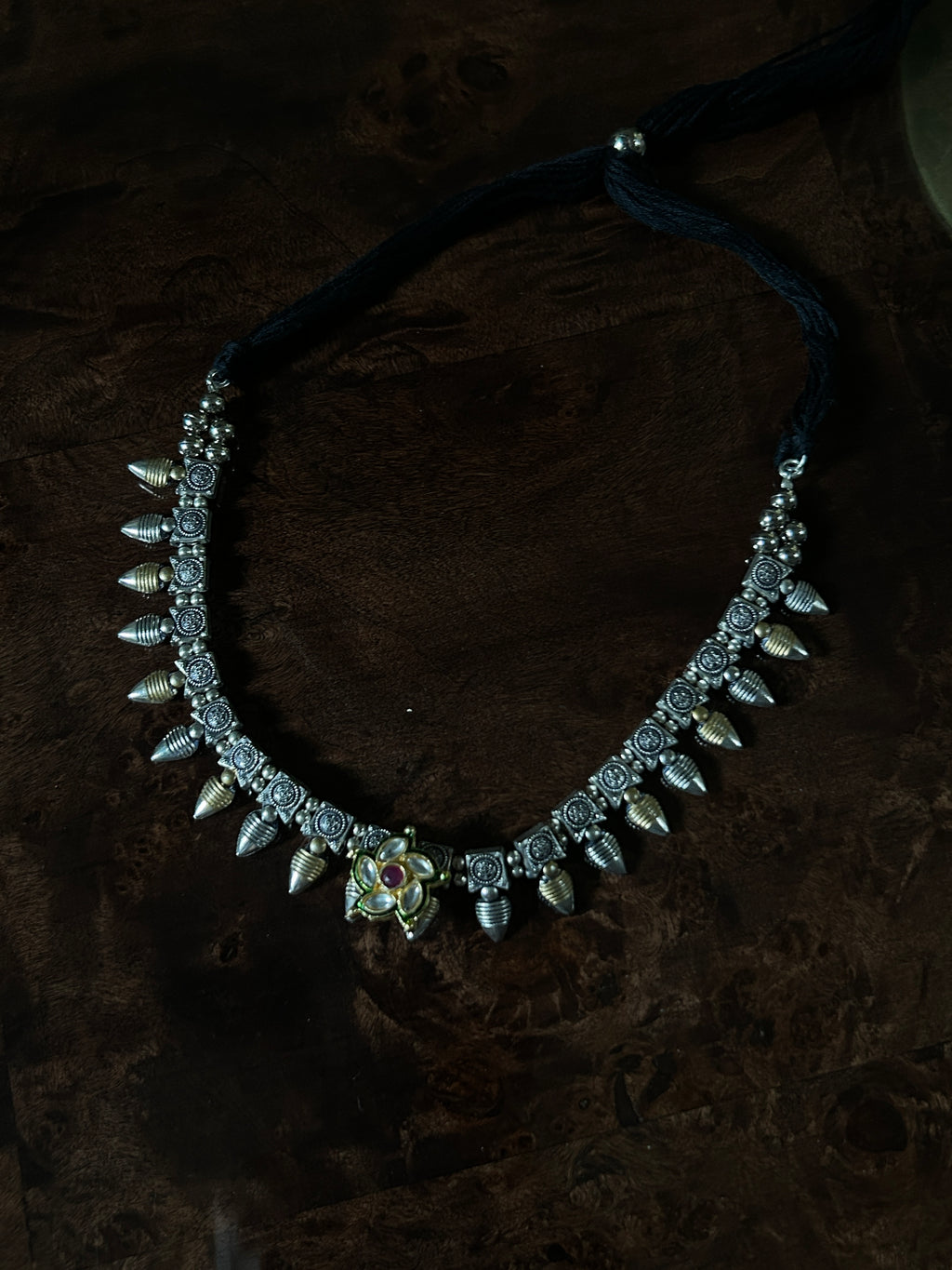 Kaali Dori Haar