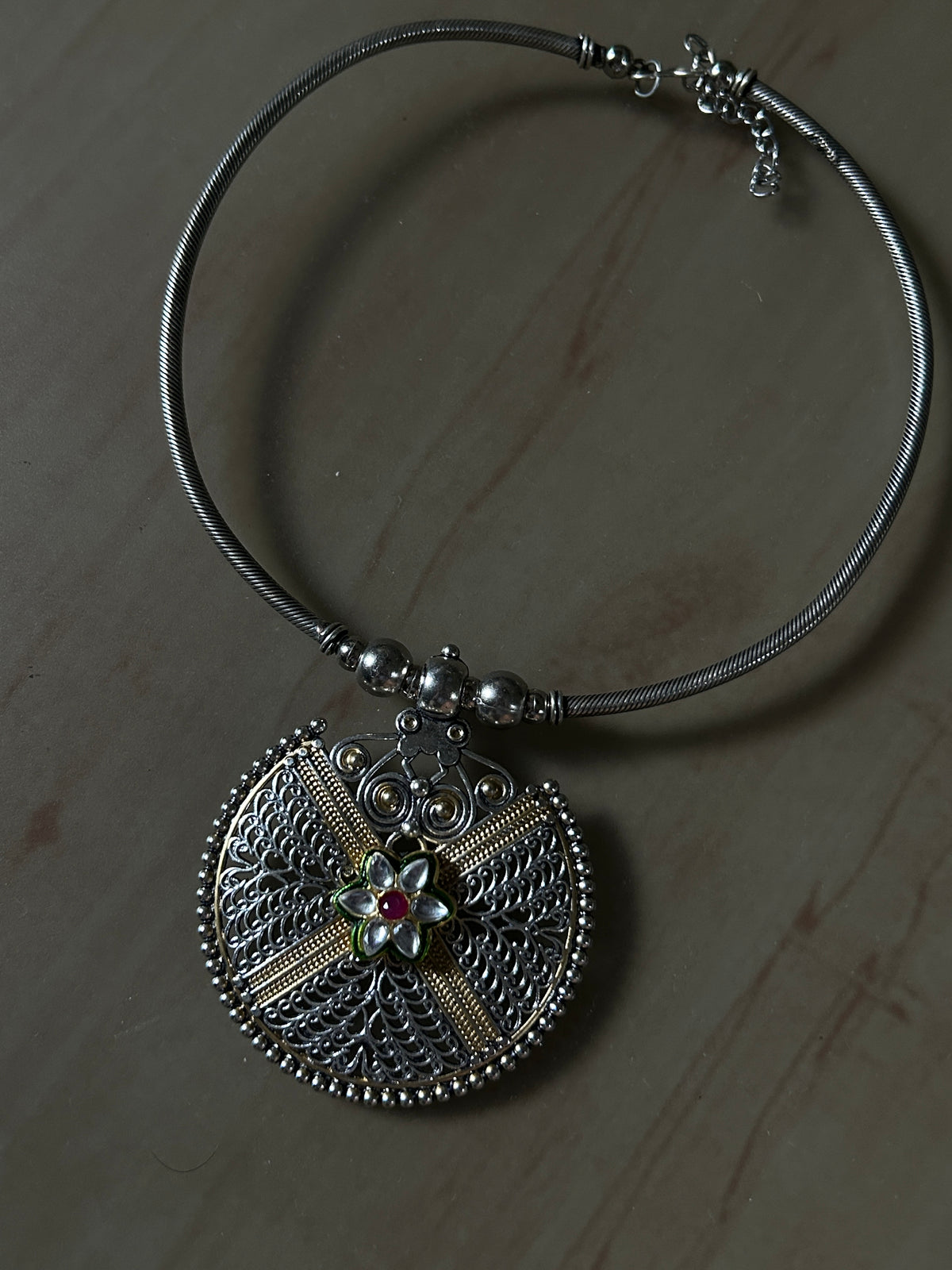 Jaali Hasli Necklace