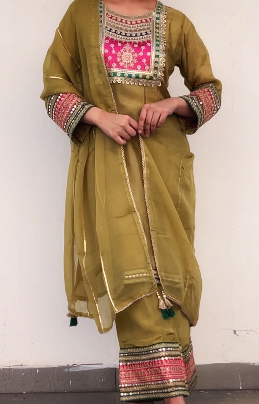 Sunehri Set