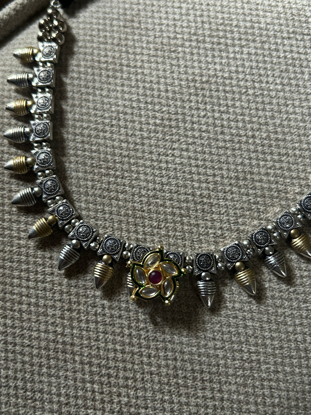 Kaali Dori Haar