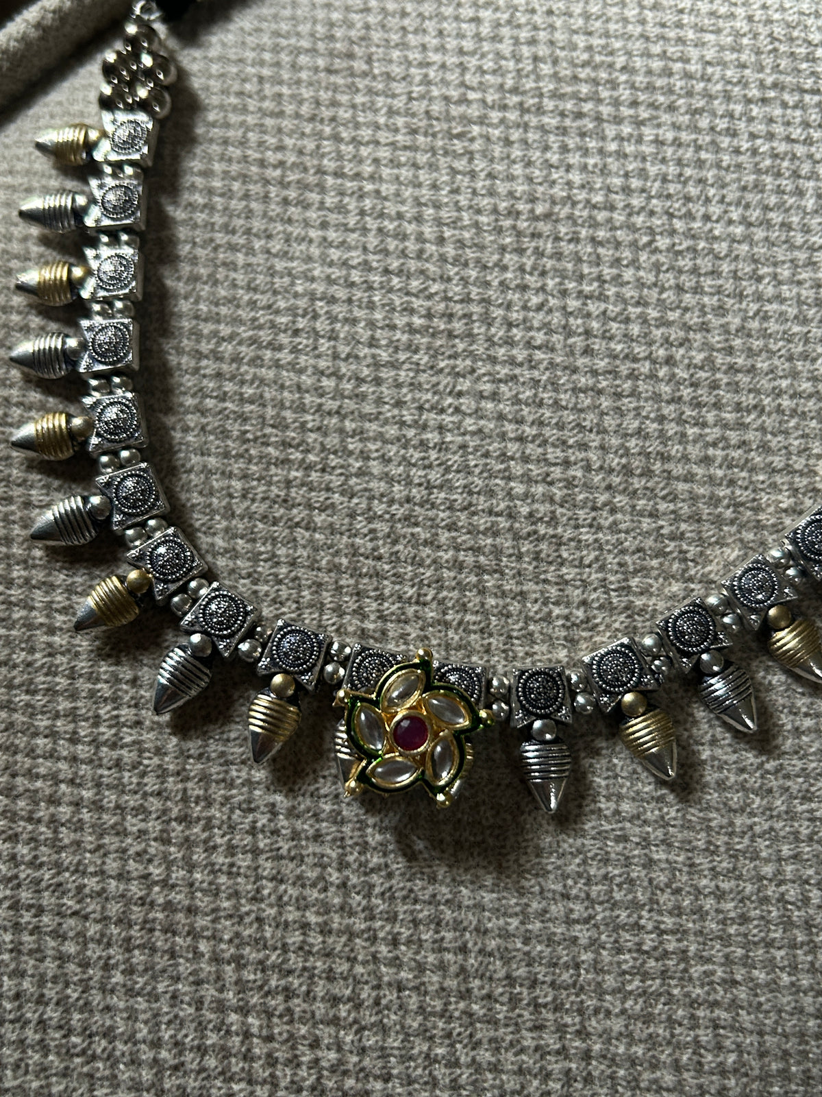 Kaali Dori Haar