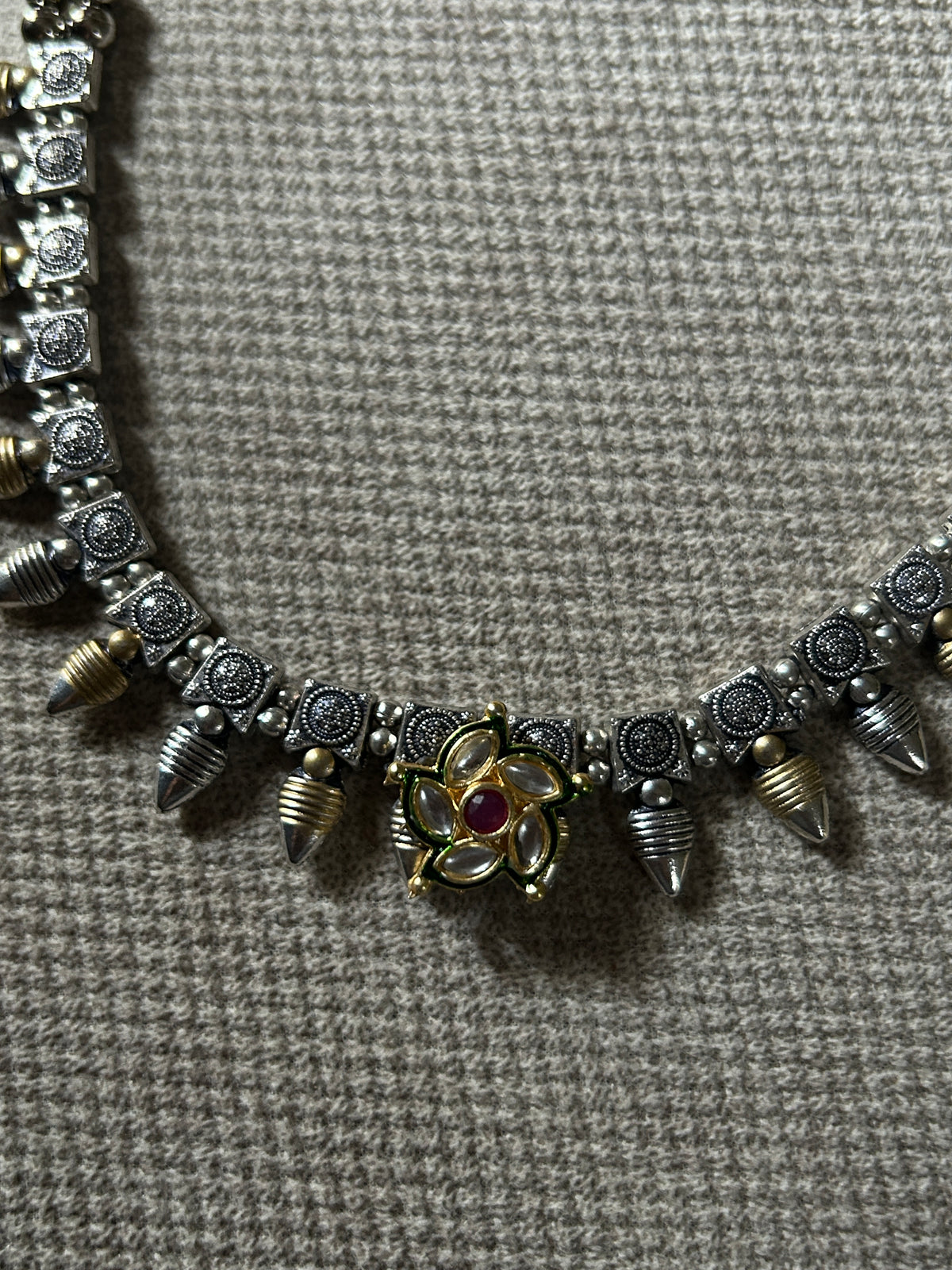 Kaali Dori Haar
